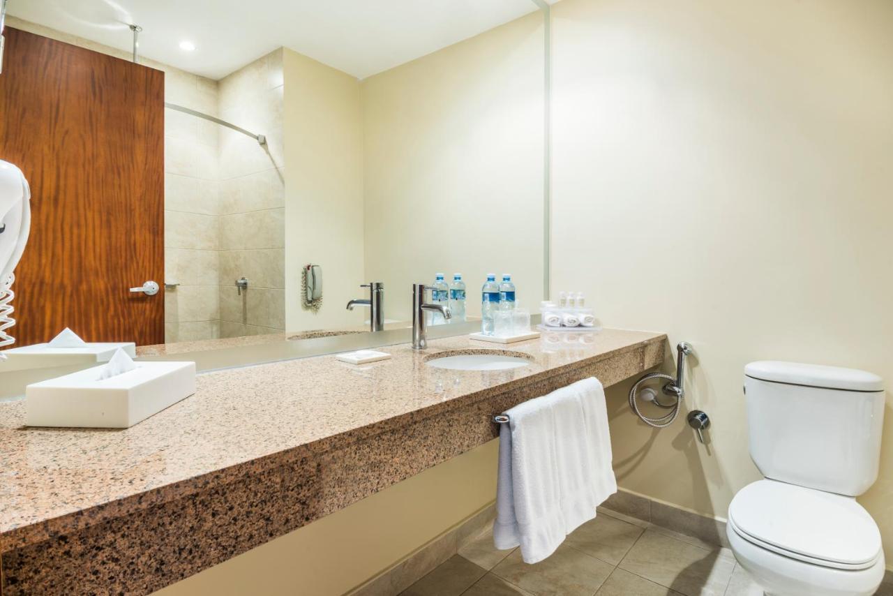Holiday Inn Express Quito By Ihg Exteriör bild